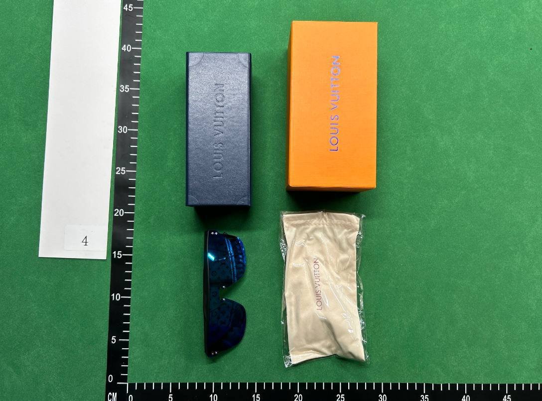 LOUIS VUITTON GLASSES -2