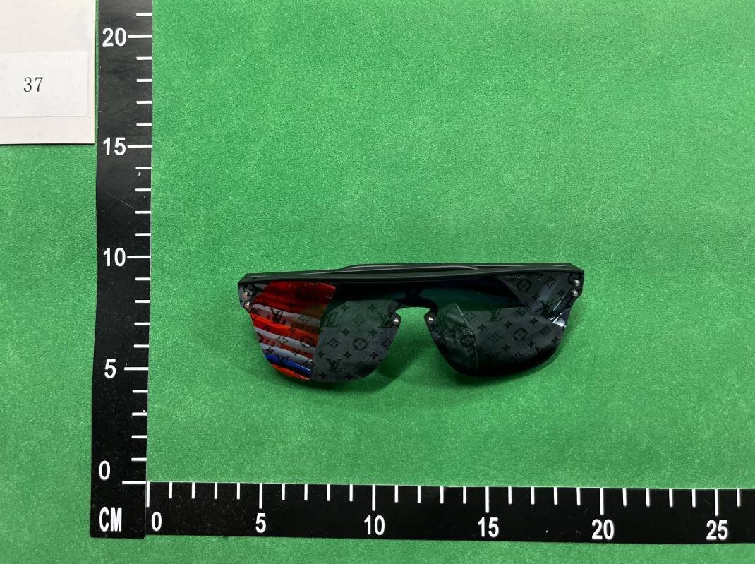 LOUIS VUITTON GLASSES -3