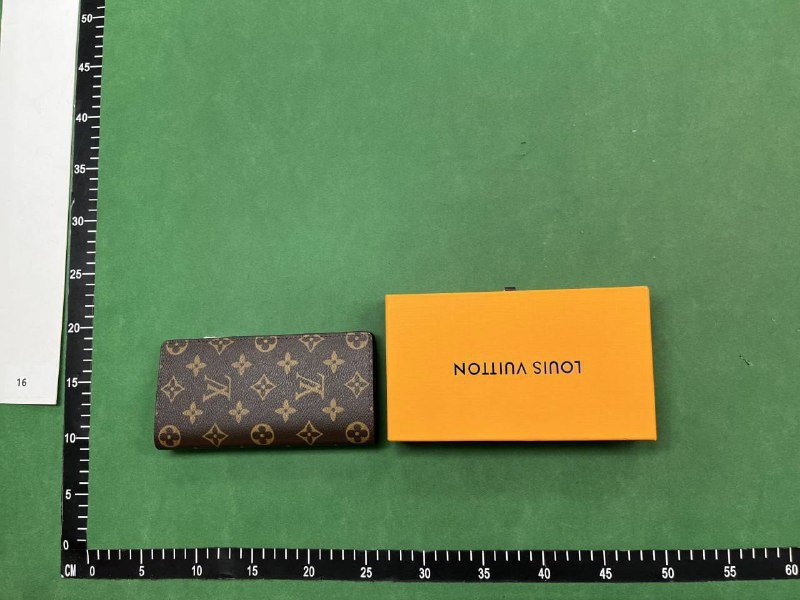 Louis Vuitton /Gucci wallet -2