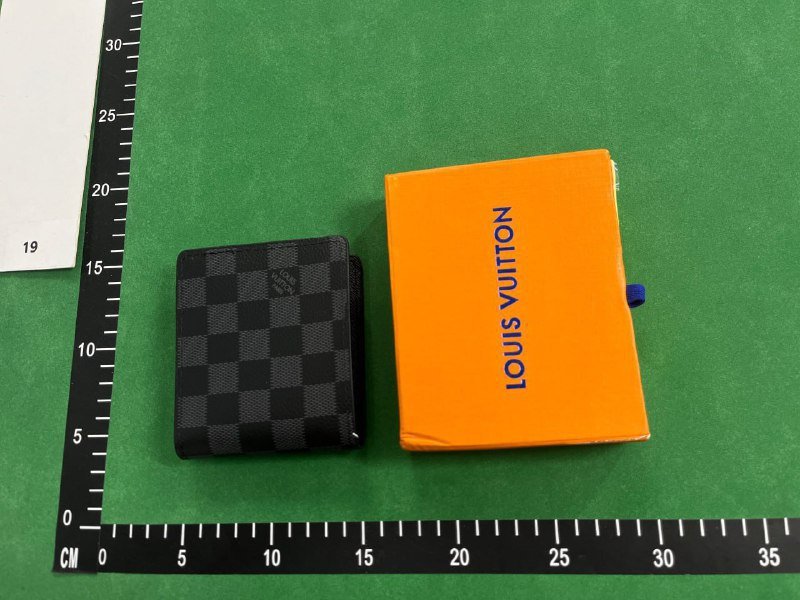 Louis Vuitton /Gucci wallet -3