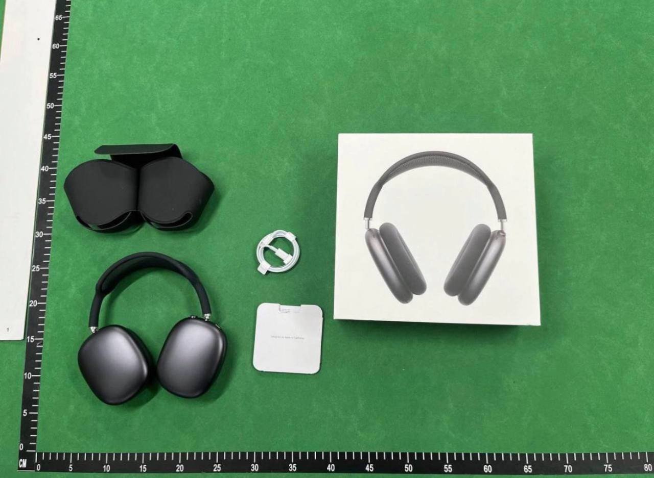Apple AirPods Pro Wireless Earphones -1