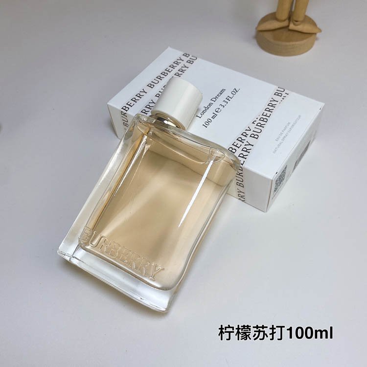 Burberry Flowers and Her Lemon Soda-3348 -5