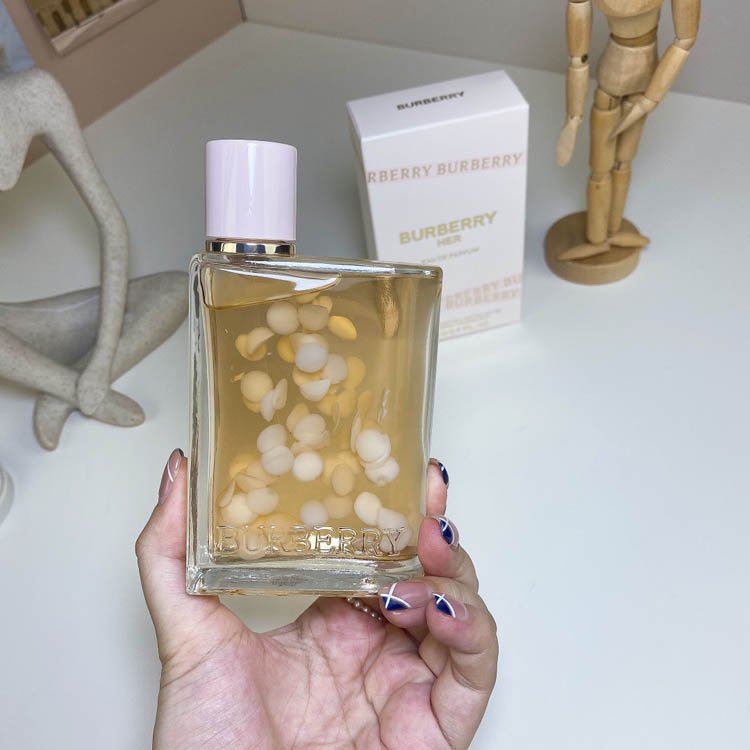 Burberry Flower and Her Eau de Parfum-3346                   -2
