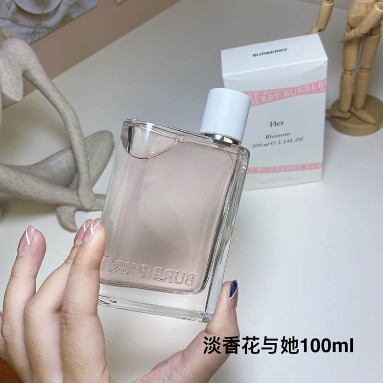 Burberry Flowers and Her Eau de Toilette-3345                   -3