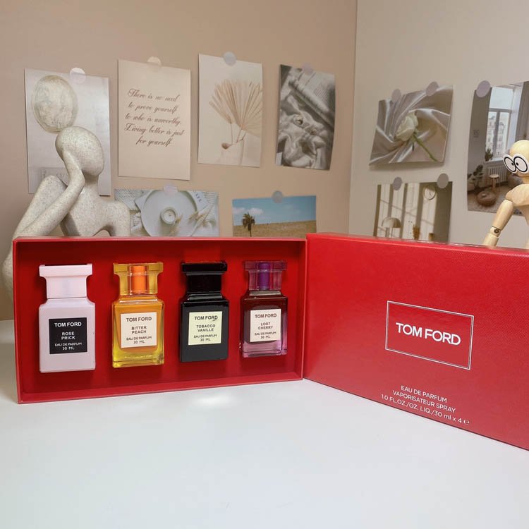 TOMFORD TF medium sample four-